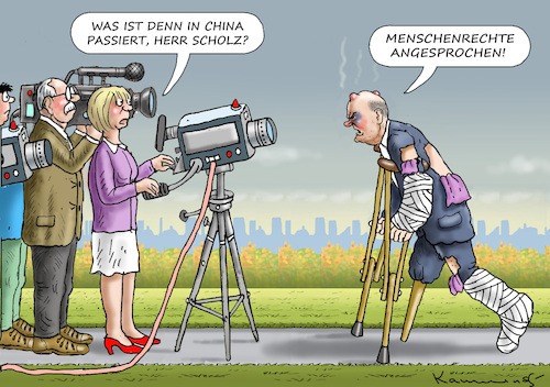 Cartoon: SCHOLZ ZURÜCK AUS CHINA (medium) by marian kamensky tagged scholz,hamburger,hafen,china,investition,scholz,hamburger,hafen,china,investition