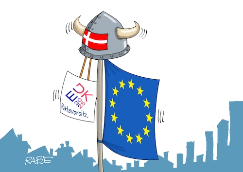 Cartoon: Gut behelmt (medium) by RABE tagged merz,union,kanzler,fritze,koalition,spd,klingbeil,bundesregierung,rabe,ralf,böhme,cartoon,karikatur,pressezeichnung,farbcartoon,tagescartoon,eu,europa,ratsvorsitz,dänemark,flagge,fahne,fahnenmast,helm,hörnerhelm,wikinger,brüssel,merz,union,kanzler,fritze,koalition,spd,klingbeil,bundesregierung,rabe,ralf,böhme,cartoon,karikatur,pressezeichnung,farbcartoon,tagescartoon,eu,europa,ratsvorsitz,dänemark,flagge,fahne,fahnenmast,helm,hörnerhelm,wikinger,brüssel