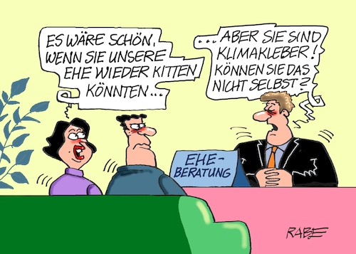 Sie klebt an ihm Sie klebt an ihm
