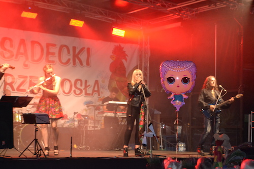 Cartoon: Happy (medium) by Zlatko Iv tagged mask,carnival,nature,heritage,busters,love,museum,moto,sport,danke,spiegel,music,gendeer,luftballon