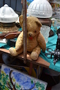 Cartoon: S.O.S...Teddy bear (small) by Zlatko Iv tagged herz,gib,flinte,kleid,mode,kinder,gotik,bergen