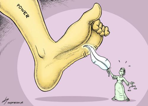 Cartoon: Justice and the powerful (medium) by rodrigo tagged politics,justice,law,court,corruption,police,investigation