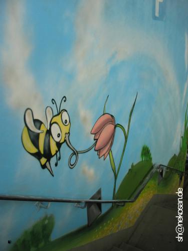 Cartoon: biene_blume (medium) by stefan hoch tagged streetart,graffiti