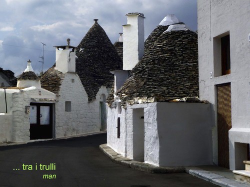 Cartoon: Alberobello Italia (medium) by Enzo Maneglia Man tagged cittadina,alberobello,italia,foto,maneglia,man