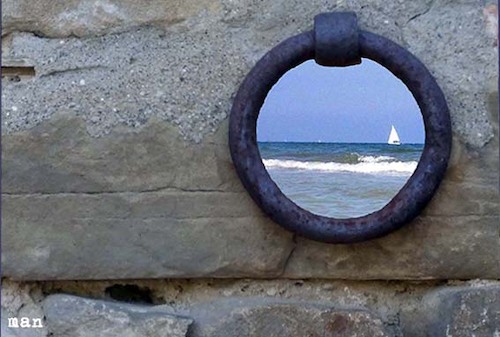 Cartoon: buon vento (medium) by Enzo Maneglia Man tagged fotografia,mare,vento,illustrazioni,storie,di,proverbi