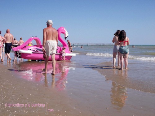 Cartoon: il fenicottero rosa e la bambina (medium) by Enzo Maneglia Man tagged foto,fotografia,riminimare,estate,2021