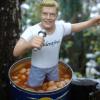 Cartoon: White Bohlen in Tomatosoup (small) by Vanessa tagged popstar,dieter,bohlen,superstar,music,musik