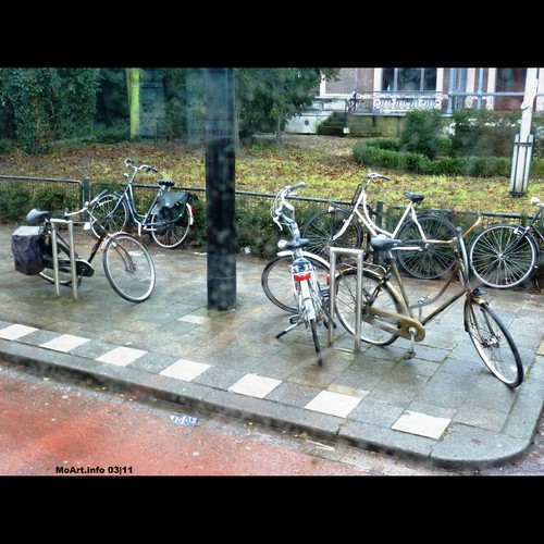 Cartoon: MH - Rainy DayZ 11 (medium) by MoArt Rotterdam tagged rotterdam,moart,moartcards,rain,regen,rainydays,rainydayz,regenweer,bike,fiets