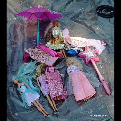 Cartoon: MoArt - The Doll World 11 (medium) by MoArt Rotterdam tagged tags,rotterdam,moart,moartcards,doll,pop,dolls,poppen,dollworld,poppenwereld,ken,barbie