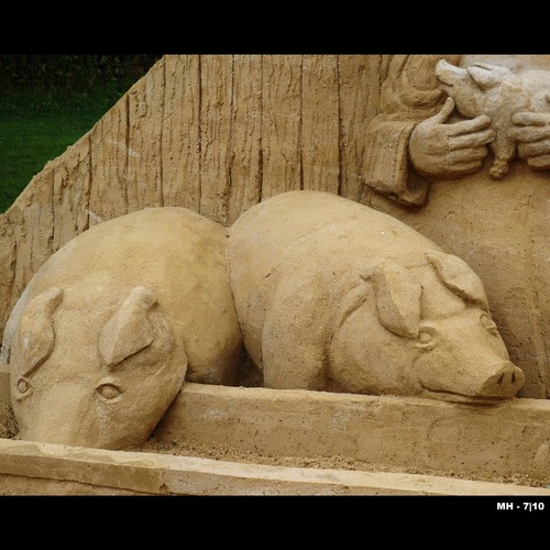 Cartoon: MH - Three Little Piglets (medium) by MoArt Rotterdam tagged zandsculpturenhoensbroek,hoensbroek,kasteelhoensbroek,zandsculpturenfestival2010,zandsculptuur,sand,sandsculpture,driebiggetjes,threepiglets,zuidlimburg