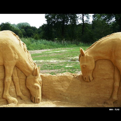 Cartoon: MH - Two Horses (medium) by MoArt Rotterdam tagged paard,horse,zuidlimburg,sandsculpture,sand,zandsculptuur,zandsculpturenfestival2010,kasteelhoensbroek,hoensbroek,zandsculpturenhoensbroek,twohorses,tweepaarden