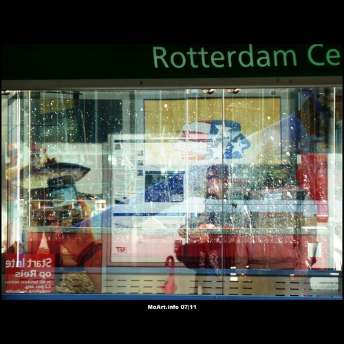 Cartoon: MoArt - Dirty Window! 3 (medium) by MoArt Rotterdam tagged rotterdam,moart,moartcards,dirty,vuil,window,raam,glas,glass,reflectie,weerspiegeling,reflection,tram,station,people,mensen