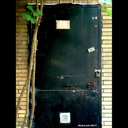 Cartoon: MoArt - The Door 2 (medium) by MoArt Rotterdam tagged rotterdam,moart,moartcards,door,deur,verboden,forbidden,geentoegang,noentrance,gesloten,locked