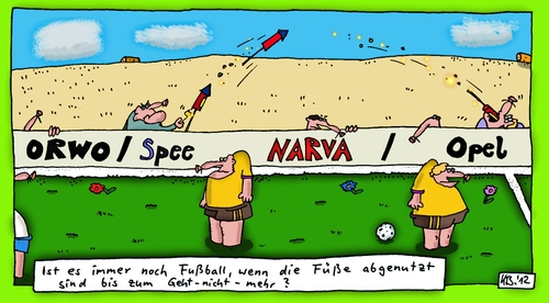 Cartoon: Kurze Frage (medium) by Leichnam tagged sport,abnutzungserscheinungen,fußball,frage,kurze,spieler,orwo,spee,narva,opel,rasen,feld,raketen,pyrotechnik