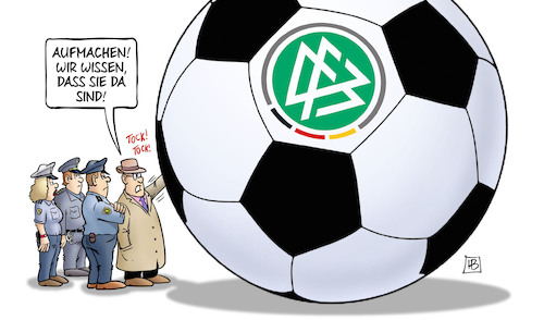 Cartoon: DFB-Razzia (medium) by Harm Bengen tagged dfb,razzia,fussball,polizei,hausdurchsuchung,untreue,harm,bengen,cartoon,karikatur,dfb,razzia,fussball,polizei,hausdurchsuchung,untreue,harm,bengen,cartoon,karikatur