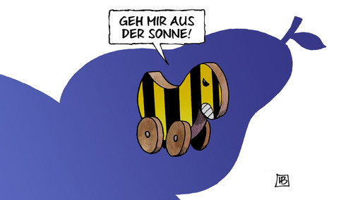 Cartoon: Kohlkritik (medium) by Harm Bengen tagged helmut,kohl,kritik,streit,bundesregierung,merkel,bundeskanzler,bundeskanzlerin,cdu,fdp,westerwelle,tigerente,koalition,schatten,birne,helmut kohl,kritik,streit,bundesregierung,merkel,bundeskanzler,bundeskanzlerin,cdu,fdp,westerwelle,koalition,tigerente,schatten,birne,helmut,kohl