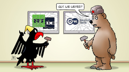 Cartoon: RT DE und DW (medium) by Harm Bengen tagged russland,deutschland,adler,bär,hammer,monitore,splitter,sprünge,kaputt,pressefreiheit,rt,dw,sender,harm,bengen,cartoon,karikatur,russland,deutschland,adler,bär,hammer,monitore,splitter,sprünge,kaputt,pressefreiheit,rt,dw,sender,harm,bengen,cartoon,karikatur