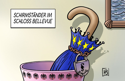 Cartoon: Schirmständer (medium) by Harm Bengen tagged schloss,bellevue,schirmständer,rettungsschirm,esm,esfs,fiskalpakt,regierung,opposition,bvg,bverfg,bundesverfassungsgericht,justiz,urteil,gutachten,bundespräsident,gauck,warten,kette,vorhängeschloss,einigung,europa,euro,krise,schloss bellevue,rettungsschirm,esm,esfs,fiskalpakt,regierung,opposition,bvg,bundesverfassungsgericht,schloss,bellevue