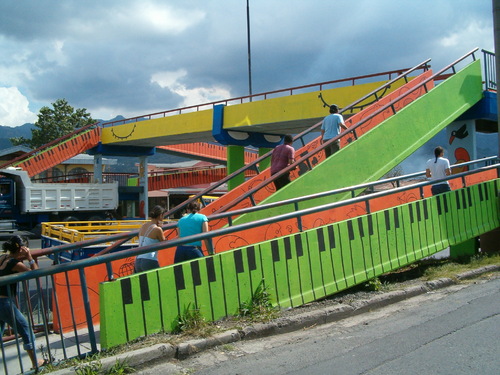 Cartoon: puente piano (medium) by Munguia tagged mural,paint,art,costa,rica,bridge,piano,public,urban