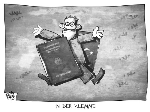 Cartoon: Doppelpass (medium) by Kostas Koufogiorgos tagged karikatur,illustration,cartoon,koufogiorgos,doppelpass,staatsbürgerschaft,reisepass,integration,einwanderung,klemme,einwanderer,ausländer,politik,karikatur,illustration,cartoon,koufogiorgos,doppelpass,staatsbürgerschaft,reisepass,integration,einwanderung,klemme,einwanderer,ausländer,politik