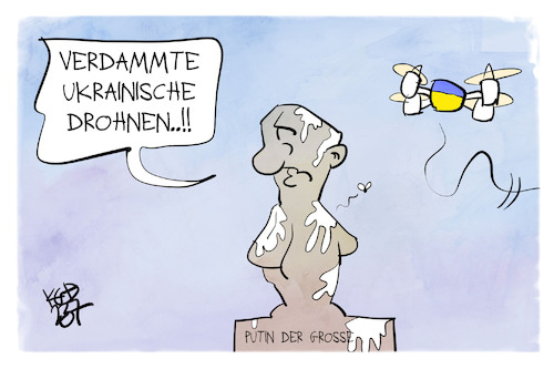 Cartoon: Drohnen-Angriff auf Moskau (medium) by Kostas Koufogiorgos tagged karikatur,koufogiorgos,putin,russland,drohne,statue,denkmal,vogelkot,karikatur,koufogiorgos,putin,russland,drohne,statue,denkmal,vogelkot