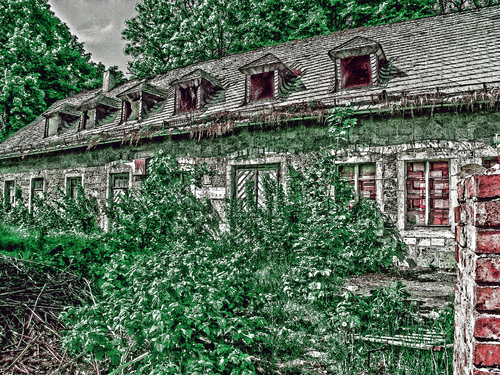 Cartoon: Mysteriös (medium) by Peter Losch tagged hdr,surreal,haus,natur,zerfall